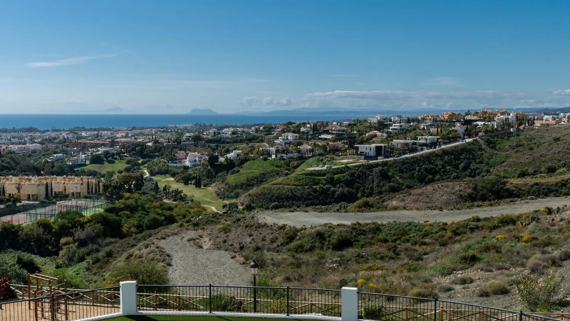 Paraiso Penthouse Unique Sea View To Gibraltar Estepona Appartement