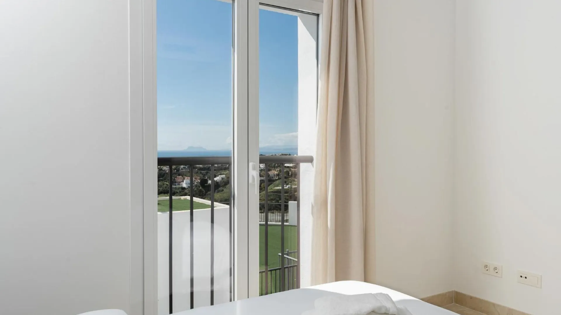 Appartement Paraiso Penthouse Unique Sea View To Gibraltar Estepona Spanje