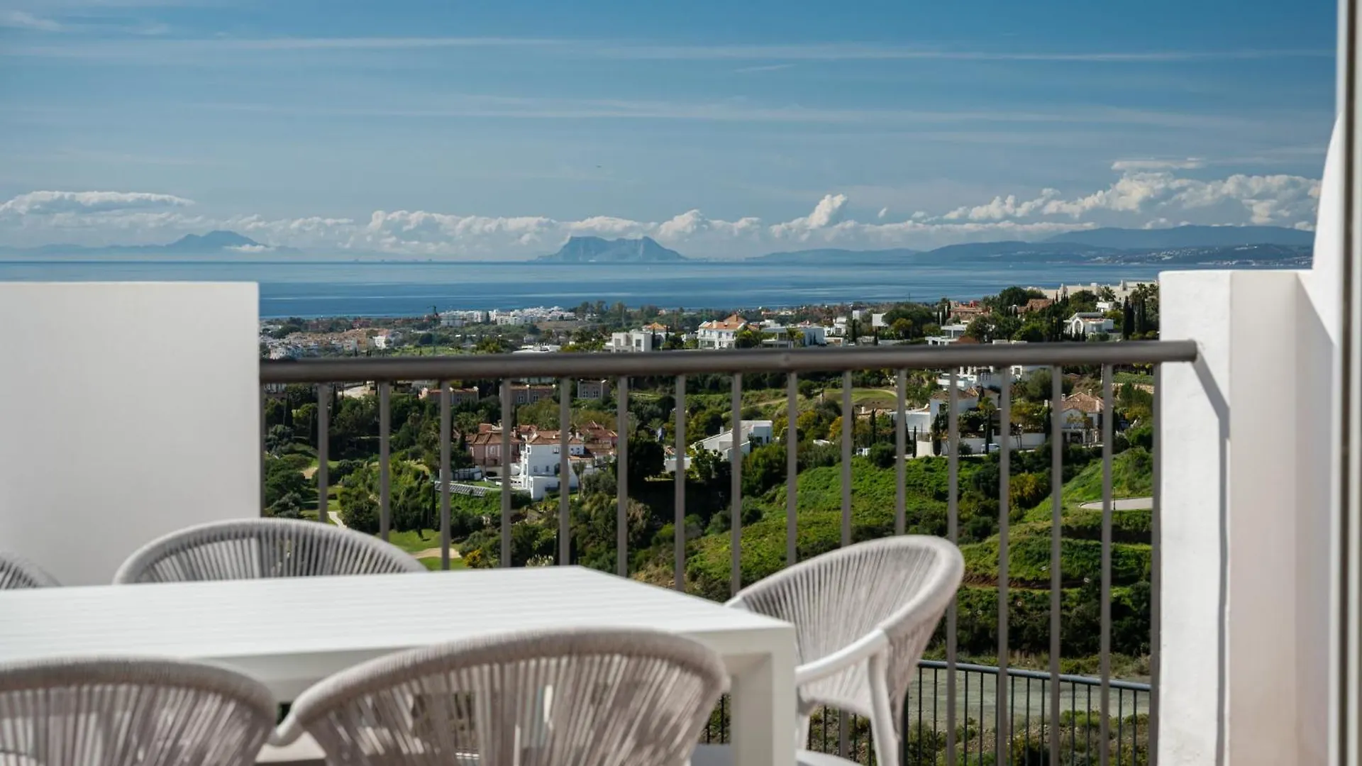 Paraiso Penthouse Unique Sea View To Gibraltar Estepona 0*,  Spanje